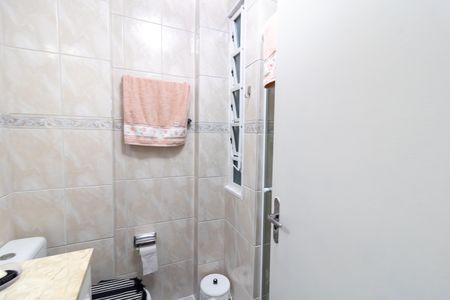 Banheiro social de apartamento à venda com 2 quartos, 49m² em Praia de Belas, Porto Alegre