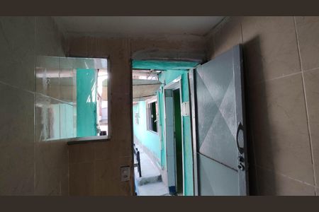 Banheiro de casa para alugar com 1 quarto, 40m² em Vila Santa Helena, Poá