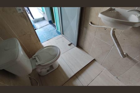 Banheiro de casa para alugar com 1 quarto, 40m² em Vila Santa Helena, Poá