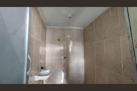 Banheiro de casa para alugar com 1 quarto, 40m² em Vila Santa Helena, Poá