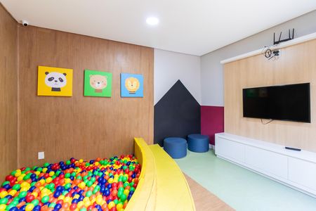 Apartamento para alugar com 34m², 2 quartos e sem vaga Apartamento para alugar com 34m², 2 quartos e sem vagaÁrea comum - Brinquedoteca