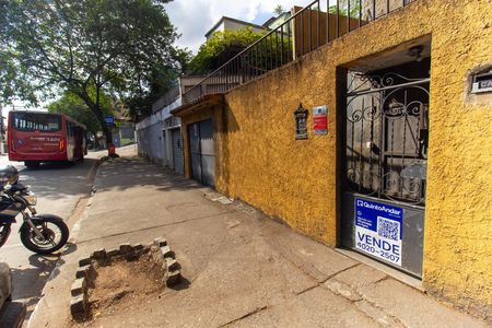 Casa à venda com 184m², 3 quartos e 1 vaga Casa à venda com 184m², 3 quartos e 1 vagaFachada
