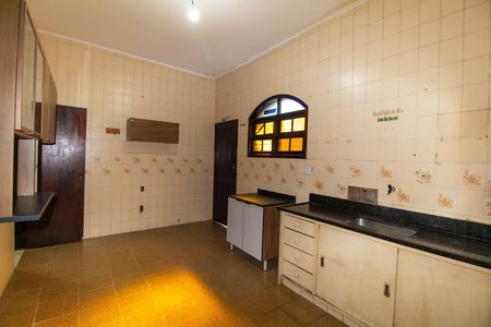 Casa à venda com 184m², 3 quartos e 1 vaga Casa à venda com 184m², 3 quartos e 1 vagaCozinha