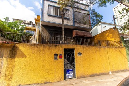 Casa à venda com 184m², 3 quartos e 1 vaga Casa à venda com 184m², 3 quartos e 1 vagaFachada