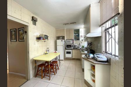 Casa à venda com 180m², 3 quartos e 2 vagas