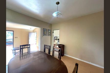 Casa à venda com 180m², 3 quartos e 2 vagas