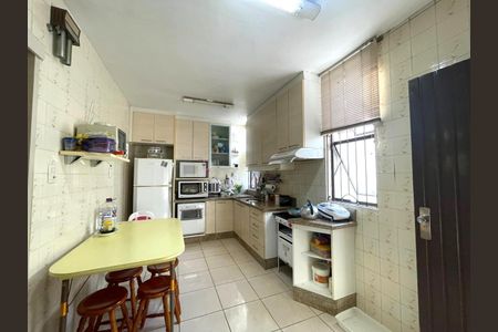Casa à venda com 180m², 3 quartos e 2 vagas