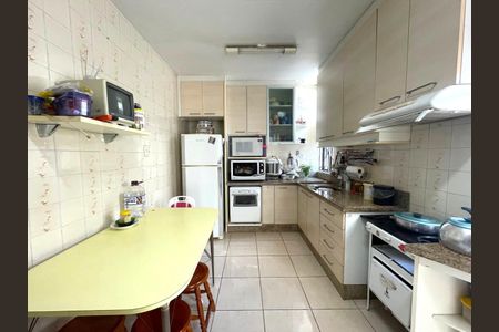 Casa à venda com 180m², 3 quartos e 2 vagas