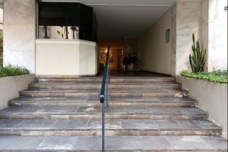 Apartamento para alugar com 115m², 3 quartos e 1 vaga Apartamento para alugar com 115m², 3 quartos e 1 vagaAcesso a entrada
