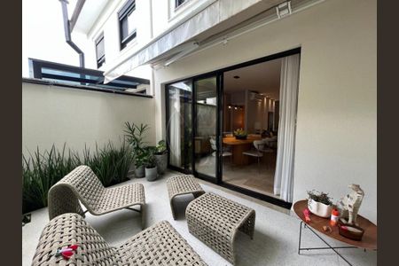 Casa de condomínio à venda com 156m², 3 quartos e 4 vagas