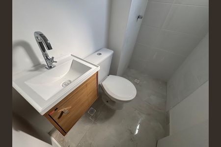 Banheiro  de apartamento para alugar com 2 quartos, 30m² em Cidade Antônio Estêvão de Carvalho, São Paulo