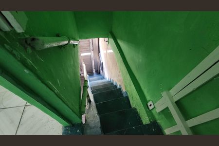 Escada de casa para alugar com 1 quarto, 50m² em Vila Santa Helena, Poá