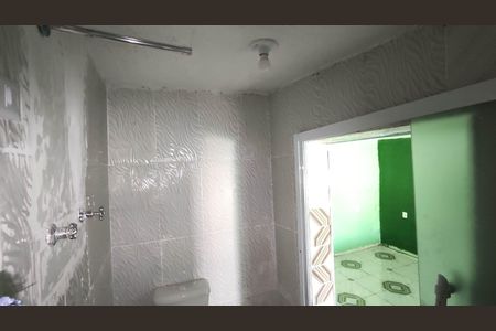 Banheiro social de casa para alugar com 1 quarto, 50m² em Vila Santa Helena, Poá