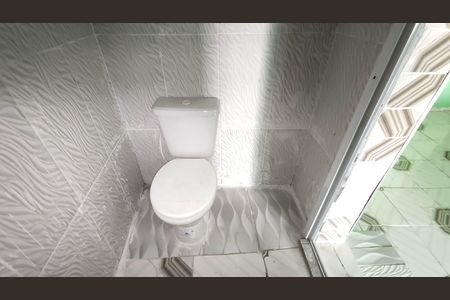 Banheiro social de casa para alugar com 1 quarto, 50m² em Vila Santa Helena, Poá