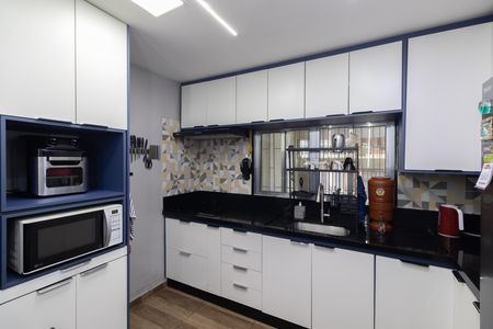Casa à venda com 100m², 4 quartos e 2 vagas Casa à venda com 100m², 4 quartos e 2 vagasCozinha
