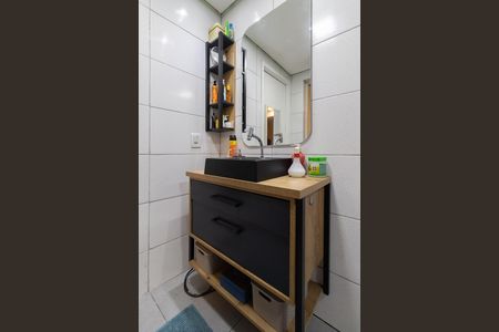 Casa à venda com 100m², 4 quartos e 2 vagas Casa à venda com 100m², 4 quartos e 2 vagasBanheiro Suíte