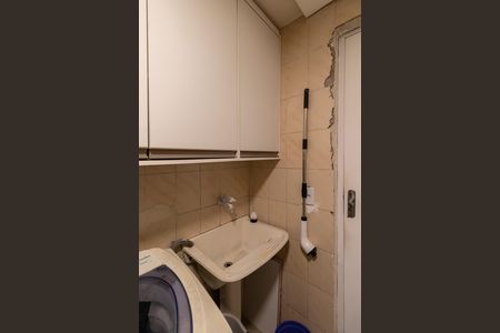 Casa à venda com 100m², 4 quartos e 2 vagas Casa à venda com 100m², 4 quartos e 2 vagasÁrea de Serviço