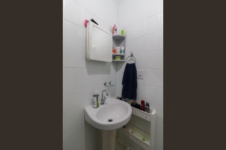 Casa à venda com 100m², 4 quartos e 2 vagas Casa à venda com 100m², 4 quartos e 2 vagasCasa 2 Banheiro Suíte
