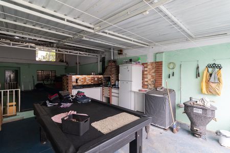 Casa à venda com 100m², 4 quartos e 2 vagas Casa à venda com 100m², 4 quartos e 2 vagasTerraço
