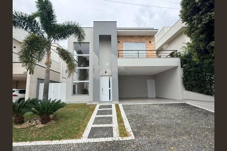 Casa de condomínio para alugar com 220m², 3 quartos e 4 vagas