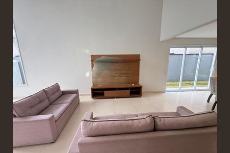 Casa de condomínio para alugar com 220m², 3 quartos e 4 vagas