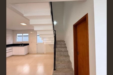 Casa de condomínio para alugar com 220m², 3 quartos e 4 vagas