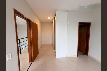 Casa de condomínio para alugar com 220m², 3 quartos e 4 vagas