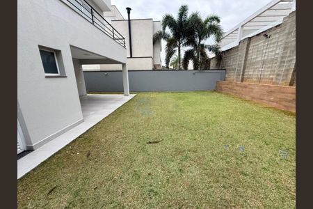 Casa de condomínio para alugar com 220m², 3 quartos e 4 vagas
