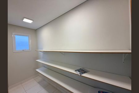 Casa de condomínio para alugar com 220m², 3 quartos e 4 vagas