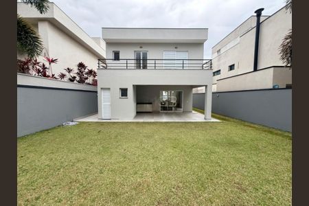 Casa de condomínio para alugar com 220m², 3 quartos e 4 vagas
