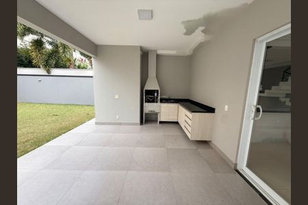 Casa de condomínio para alugar com 220m², 3 quartos e 4 vagas