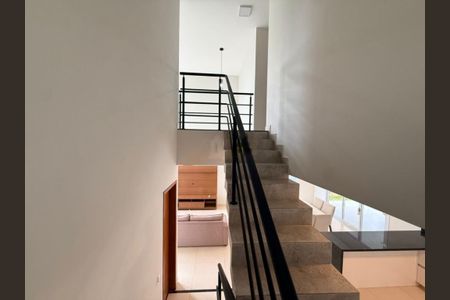 Casa de condomínio para alugar com 220m², 3 quartos e 4 vagas