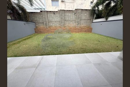 Casa de condomínio para alugar com 220m², 3 quartos e 4 vagas