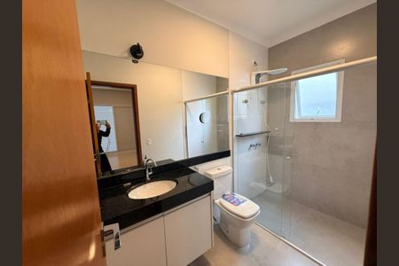 Casa de condomínio para alugar com 220m², 3 quartos e 4 vagas