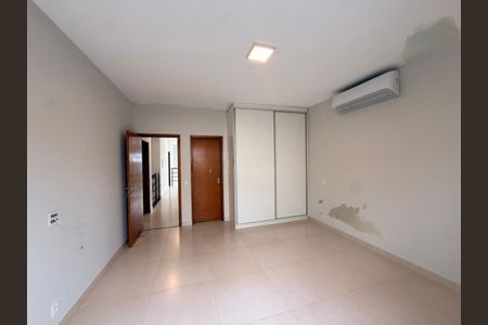 Casa de condomínio para alugar com 220m², 3 quartos e 4 vagas