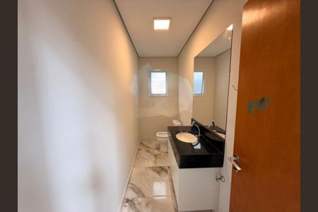 Casa de condomínio para alugar com 220m², 3 quartos e 4 vagas
