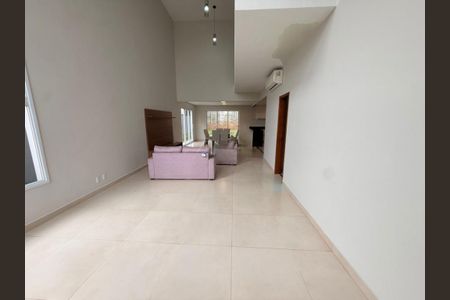 Casa de condomínio para alugar com 220m², 3 quartos e 4 vagas