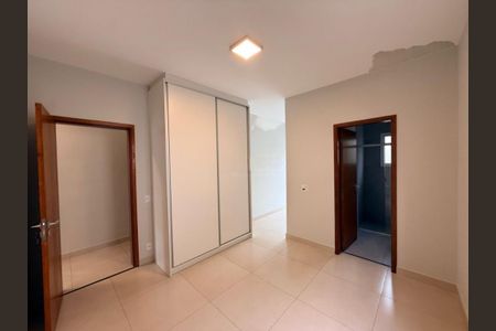 Casa de condomínio para alugar com 220m², 3 quartos e 4 vagas