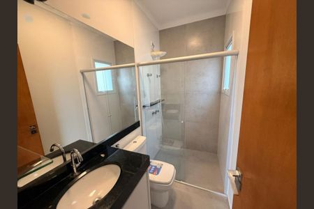 Casa de condomínio para alugar com 220m², 3 quartos e 4 vagas