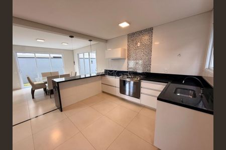 Casa de condomínio para alugar com 220m², 3 quartos e 4 vagas