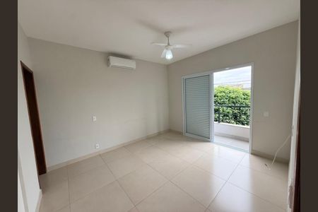 Casa de condomínio para alugar com 220m², 3 quartos e 4 vagas