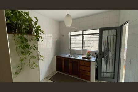 Casa à venda com 180m², 3 quartos e 4 vagas