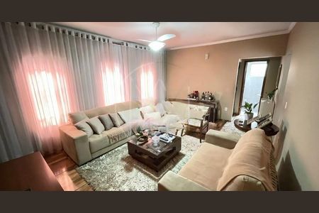 Casa à venda com 180m², 3 quartos e 4 vagas