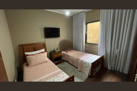 Casa à venda com 180m², 3 quartos e 4 vagas