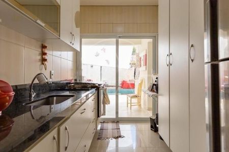 Casa de condomínio à venda com 440m², 5 quartos e 6 vagas