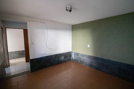 SALA de casa à venda com 3 quartos, 197m² em Vila Vitorio Mazzei, São Paulo