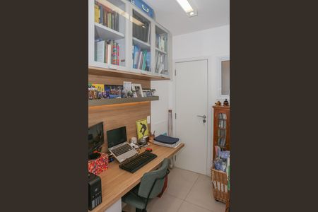 Apartamento à venda com 145m², 4 quartos e 3 vagas Apartamento à venda com 145m², 4 quartos e 3 vagasEscritório 2