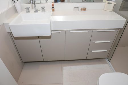Apartamento à venda com 145m², 4 quartos e 3 vagas Apartamento à venda com 145m², 4 quartos e 3 vagasBanheiro da Suíte 1