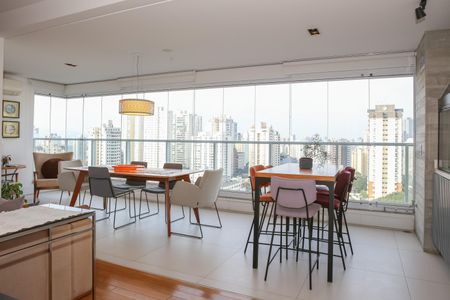 Apartamento à venda com 145m², 4 quartos e 3 vagas Apartamento à venda com 145m², 4 quartos e 3 vagasSala e Varanda Gourmet