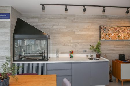 Apartamento à venda com 145m², 4 quartos e 3 vagas Apartamento à venda com 145m², 4 quartos e 3 vagasSala e Varanda Gourmet